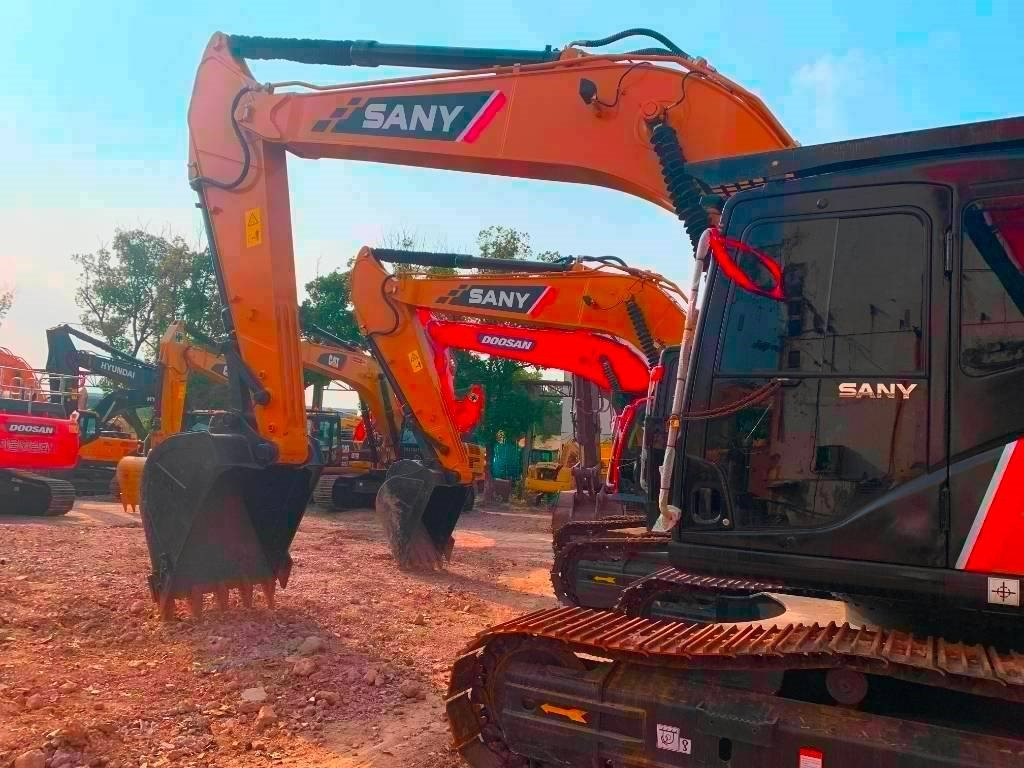 Sany SY 235 H - Máy xúc bánh xích: hình 3 Sany SY 235 H - Máy xúc bánh xích: hình 3