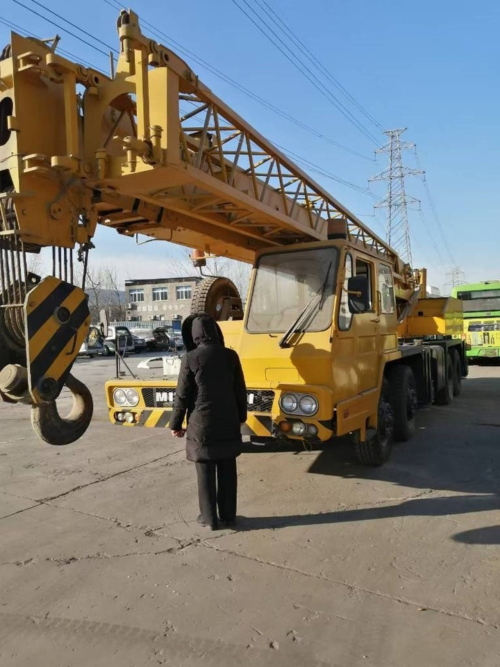 Tadano TL 300 E - Cẩu bánh lốp: hình 1 Tadano TL 300 E - Cẩu bánh lốp: hình 1