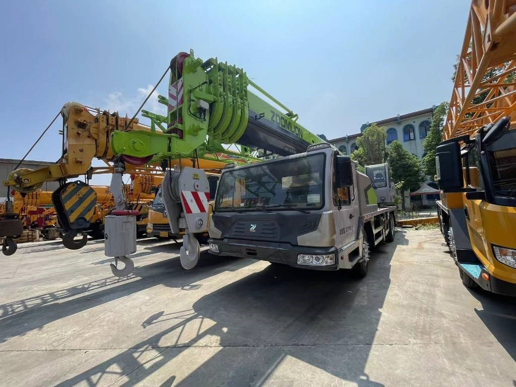 ZOOMLION ZCT251V - Cần cẩu mọi địa hình: hình 1 ZOOMLION ZCT251V - Cần cẩu mọi địa hình: hình 1