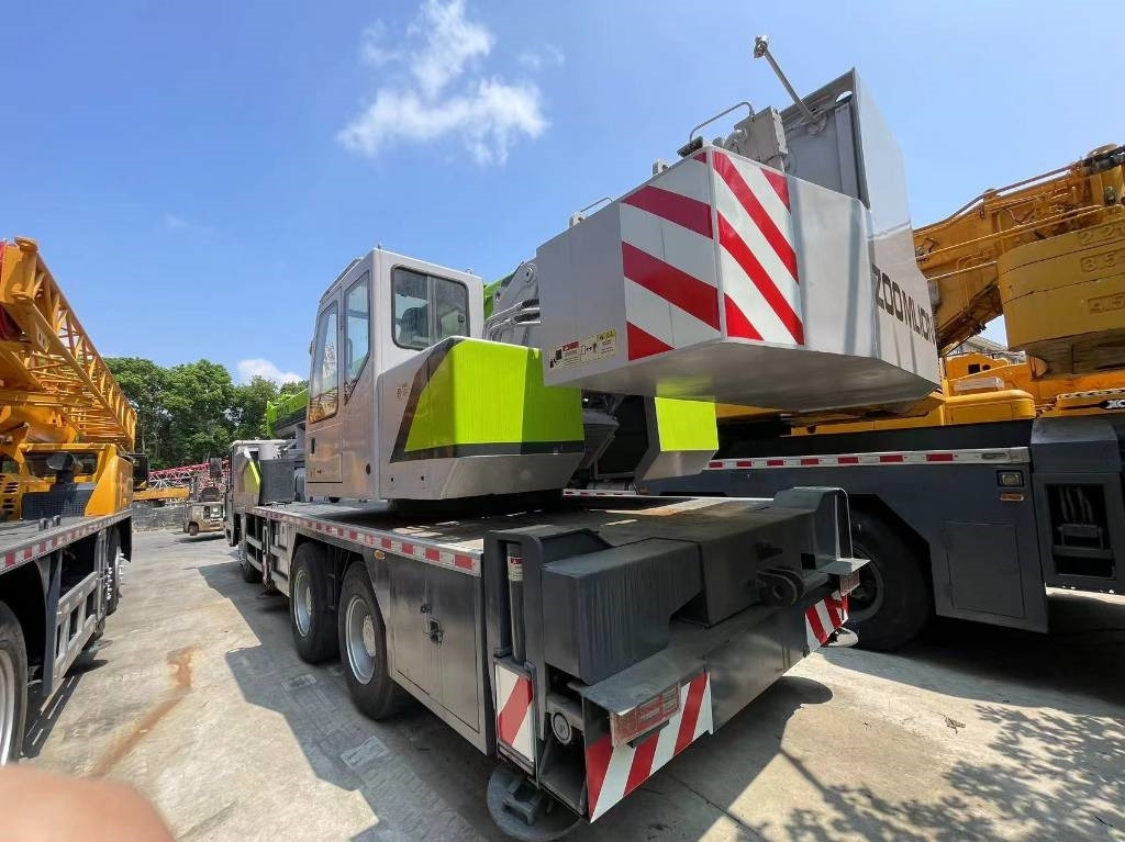 ZOOMLION ZCT251V - Cần cẩu mọi địa hình: hình 3 ZOOMLION ZCT251V - Cần cẩu mọi địa hình: hình 3