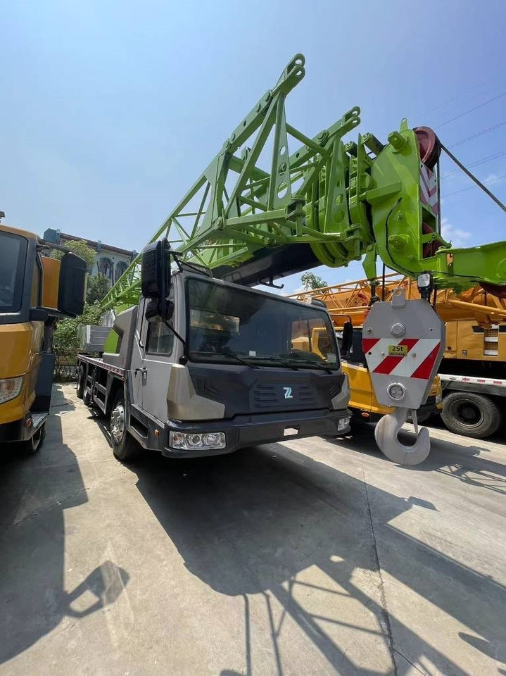 Zoomlion ZCT251V - Cần cẩu mọi địa hình: hình 2 Zoomlion ZCT251V - Cần cẩu mọi địa hình: hình 2