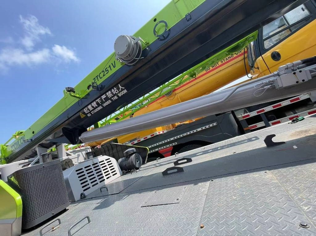 Zoomlion ZTC251V - Cẩu bánh lốp: hình 5 Zoomlion ZTC251V - Cẩu bánh lốp: hình 5