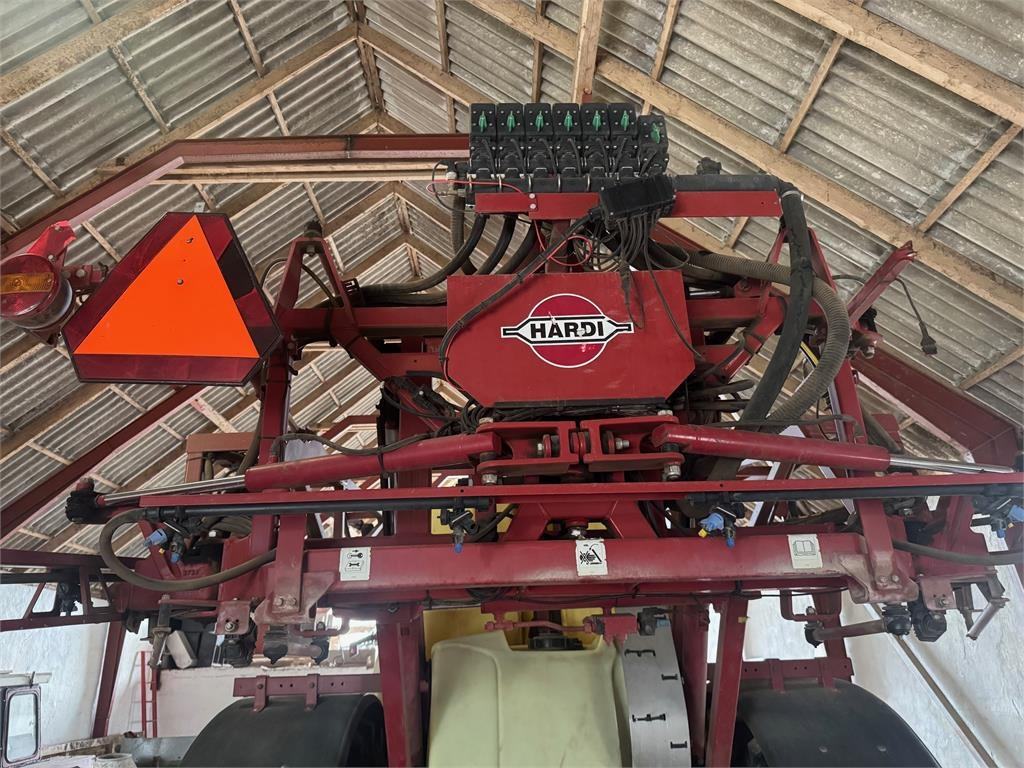 Hardi NAVIGATOR 6000L - Máy xịt kéo: hình 3 Hardi NAVIGATOR 6000L - Máy xịt kéo: hình 3