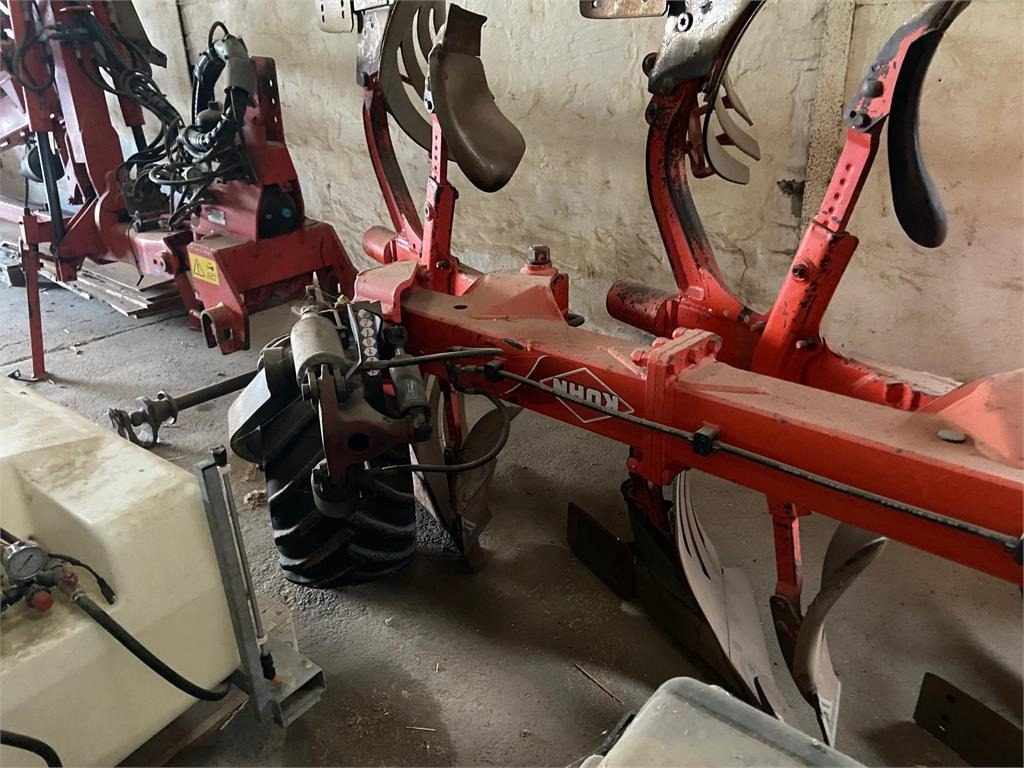 Kuhn VARI-MASTER 153 4+1 - Cày: hình 2 Kuhn VARI-MASTER 153 4+1 - Cày: hình 2