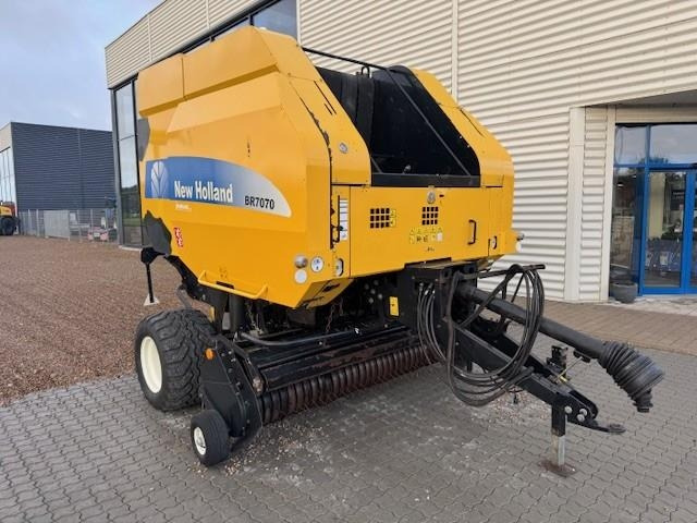 New Holland BR7070 - Máy đóng kiện tròn: hình 2 New Holland BR7070 - Máy đóng kiện tròn: hình 2
