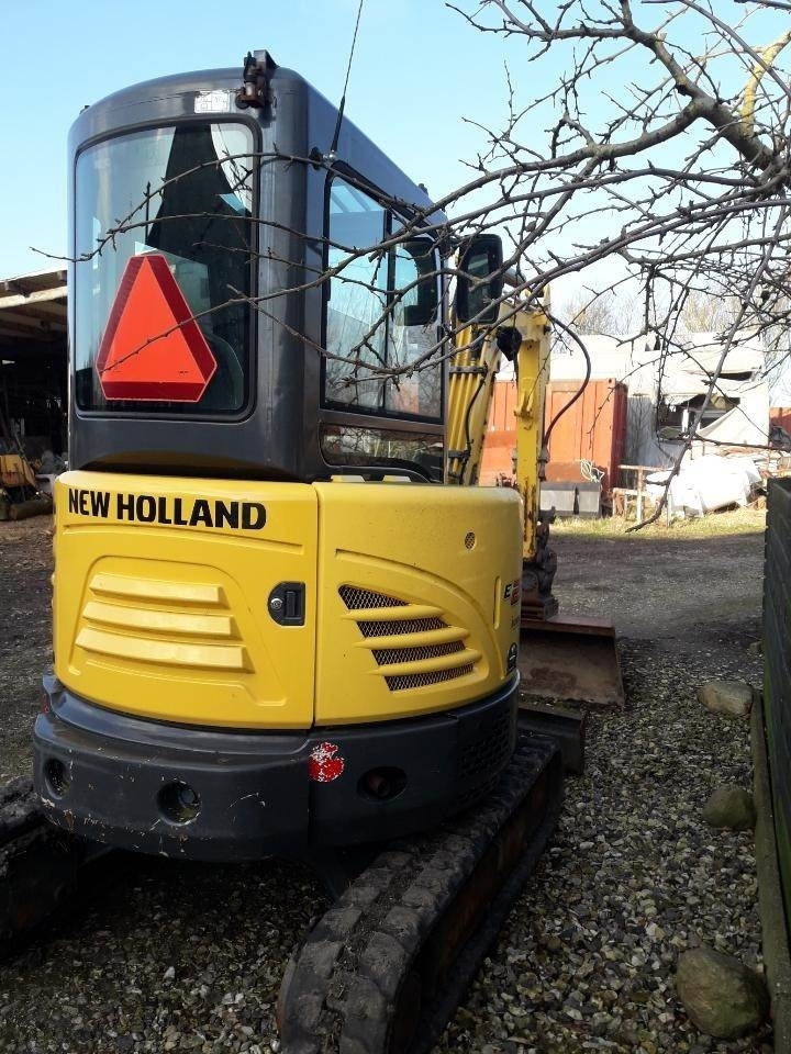 New Holland E26C CAB mini - Máy xúc mini: hình 2 New Holland E26C CAB mini - Máy xúc mini: hình 2