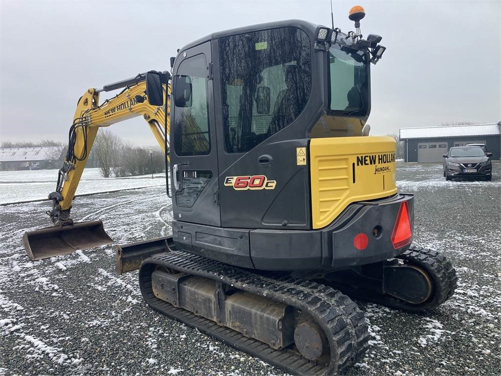 New Holland E60C CAB minigraver - Máy xúc mini: hình 3 New Holland E60C CAB minigraver - Máy xúc mini: hình 3