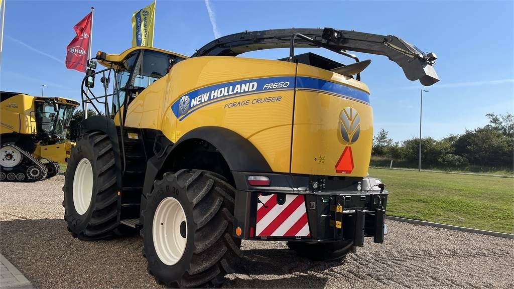 New Holland FR650 T4B - Máy gặt đập thức ăn gia súc: hình 4 New Holland FR650 T4B - Máy gặt đập thức ăn gia súc: hình 4