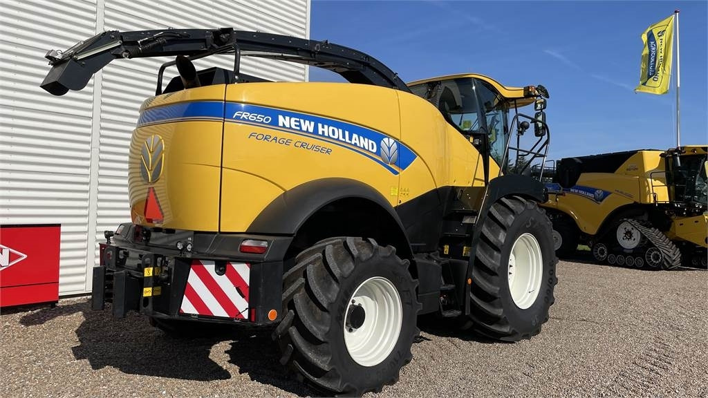 New Holland FR650 T4B - Máy gặt đập thức ăn gia súc: hình 2 New Holland FR650 T4B - Máy gặt đập thức ăn gia súc: hình 2