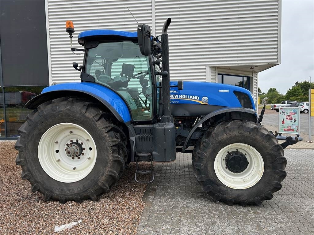 New Holland T7.270AC KEY - Máy cày: hình 2 New Holland T7.270AC KEY - Máy cày: hình 2