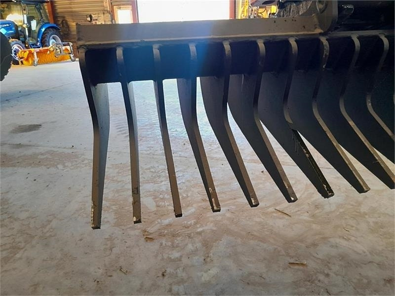 - - - CP METAL RIVE - Dàn trải/ Cào: hình 3 - - - CP METAL RIVE - Dàn trải/ Cào: hình 3