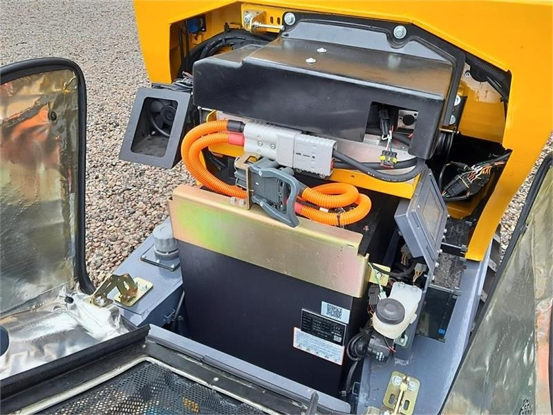 Eurotrac W11 ELEKTRISK - Máy xúc lật mini gấp khúc: hình 4 Eurotrac W11 ELEKTRISK - Máy xúc lật mini gấp khúc: hình 4