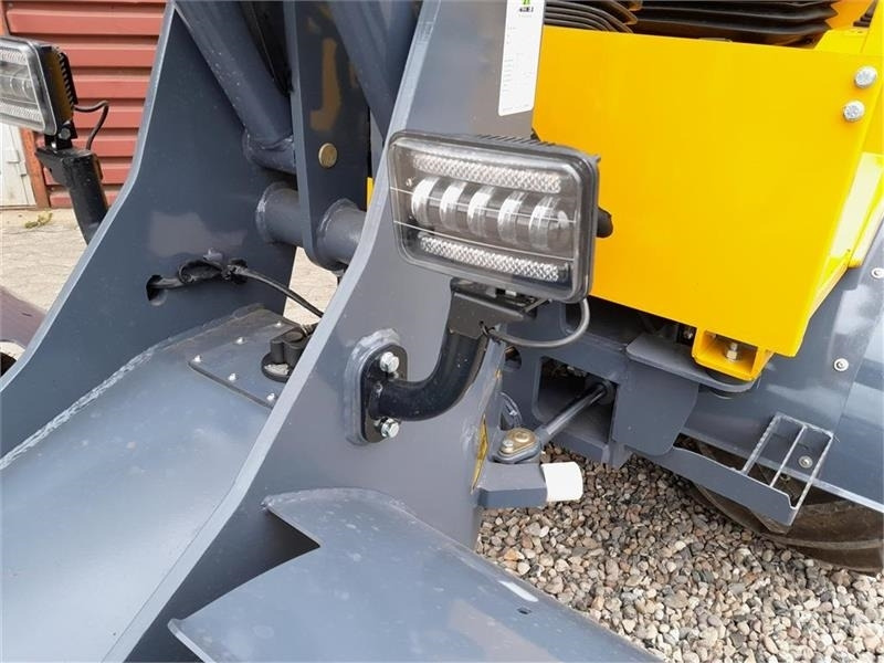 Máy xúc lật mini gấp khúc Eurotrac W12: hình 15 Máy xúc lật mini gấp khúc Eurotrac W12: hình 15