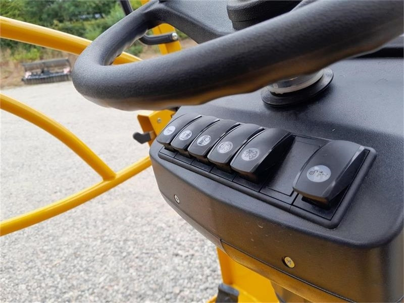 Máy xúc lật mini gấp khúc Eurotrac W12: hình 11 Máy xúc lật mini gấp khúc Eurotrac W12: hình 11