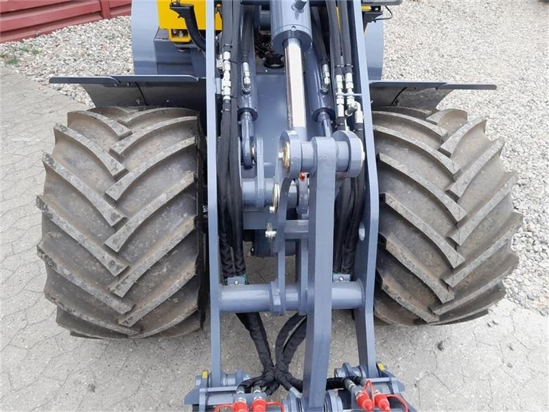 Máy xúc lật mini gấp khúc Eurotrac W12: hình 7 Máy xúc lật mini gấp khúc Eurotrac W12: hình 7