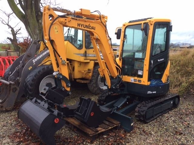 Hyundai R25 AK - Máy xúc mini: hình 1 Hyundai R25 AK - Máy xúc mini: hình 1
