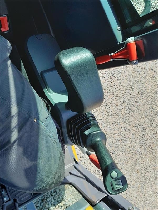 Máy xúc mini XCMG Xe27e: hình 13 Máy xúc mini XCMG Xe27e: hình 13