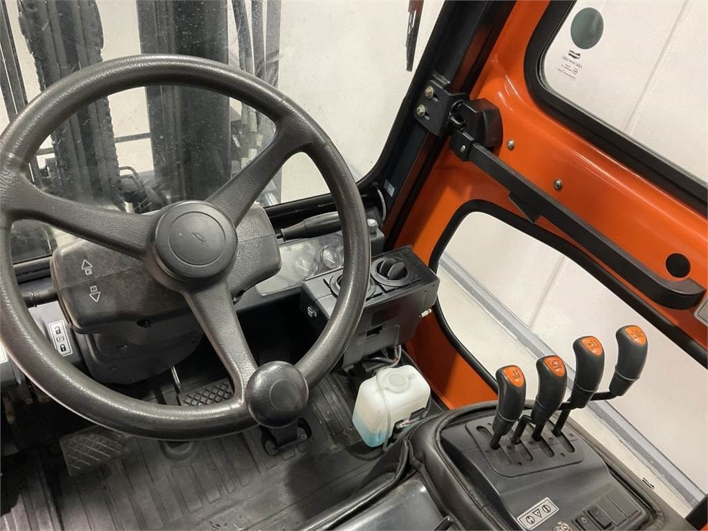 Doosan G30E-5 - Xe nâng gas: hình 3 Doosan G30E-5 - Xe nâng gas: hình 3