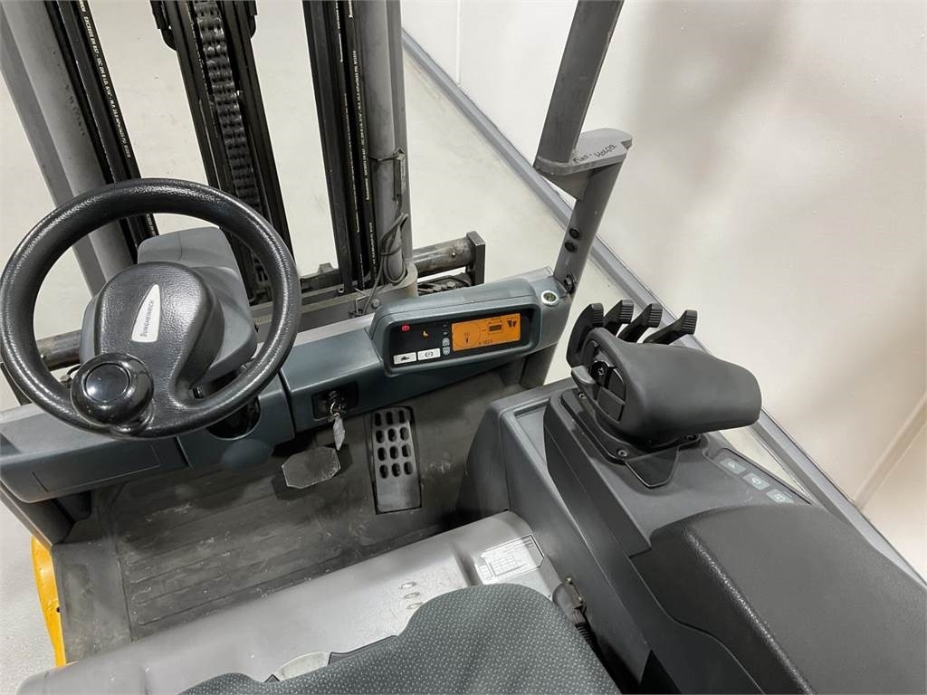 Xe nâng điện Jungheinrich EFG216K: hình 7