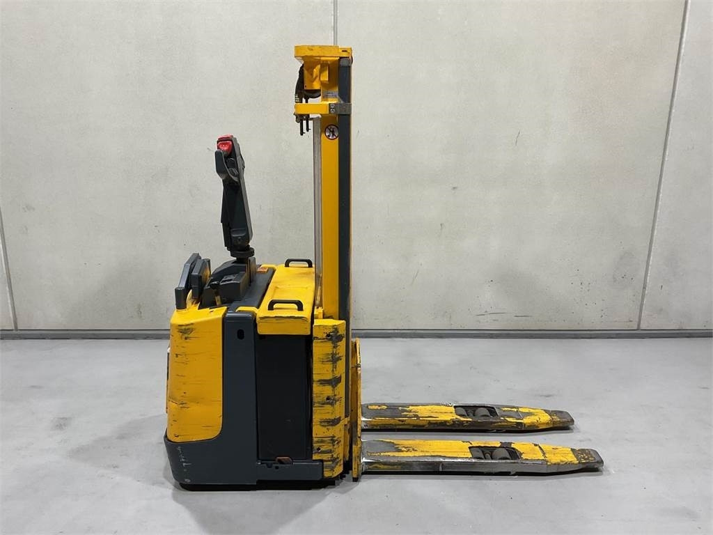 Jungheinrich ERC 14 - Máy xếp chồng: hình 1 Jungheinrich ERC 14 - Máy xếp chồng: hình 1