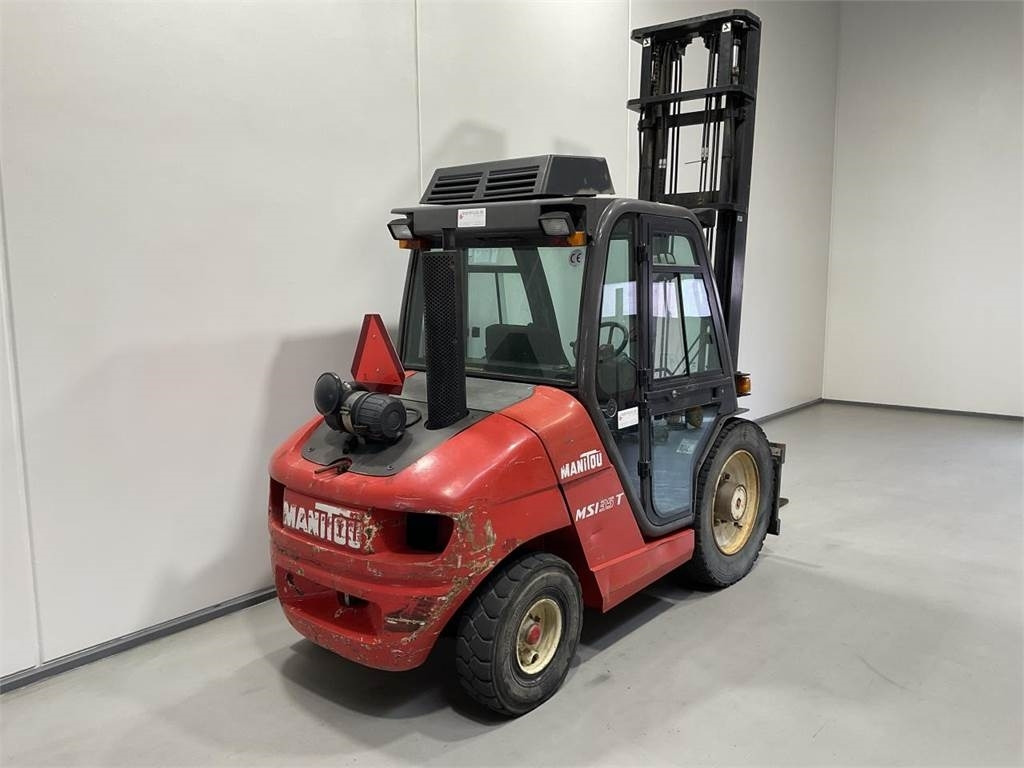 Manitou MSI 35T - Xe nâng địa hình gồ ghề: hình 2 Manitou MSI 35T - Xe nâng địa hình gồ ghề: hình 2