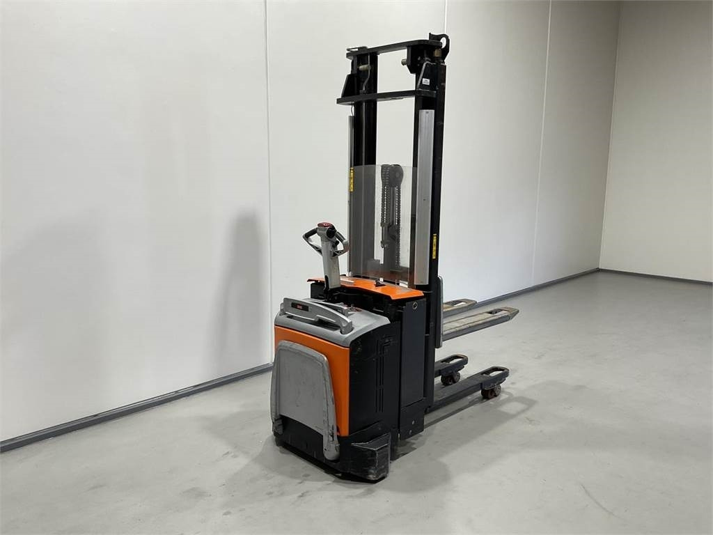 Rocla SP12ACI - Máy xếp chồng: hình 2 Rocla SP12ACI - Máy xếp chồng: hình 2