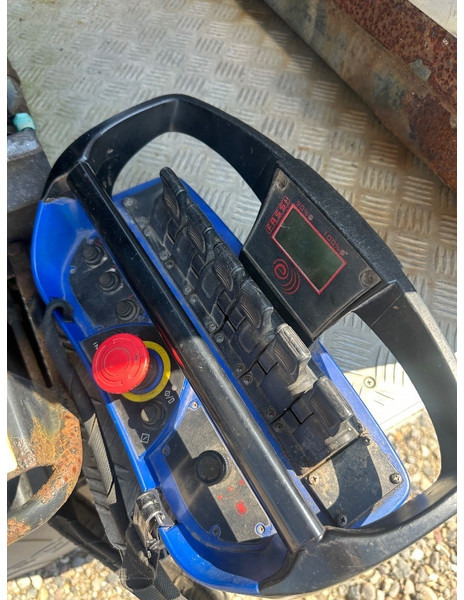 Cho thuê Iveco Eurocargo 120 EL 210hp / Fassi 80A Year 2012 + Tip Iveco Eurocargo 120 EL 210hp / Fassi 80A Year 2012 + Tip: hình 10