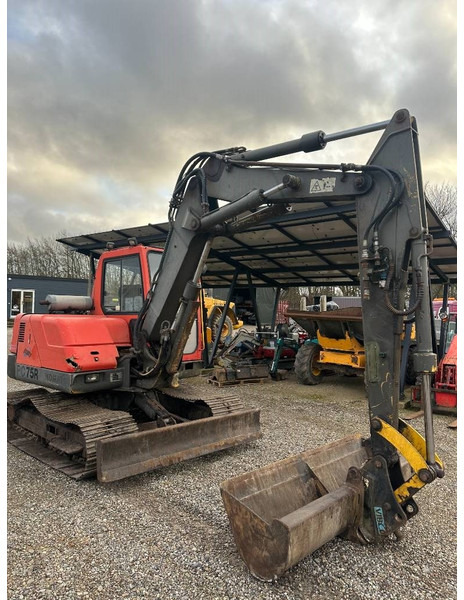 Komatsu PC 75 - Máy xúc mini: hình 2 Komatsu PC 75 - Máy xúc mini: hình 2