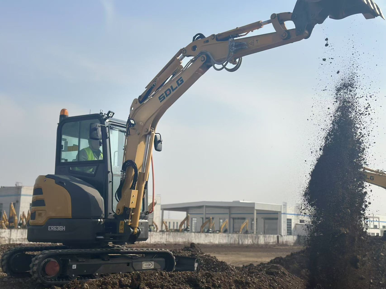 Máy xúc mới SDLG ER636H: hình 6