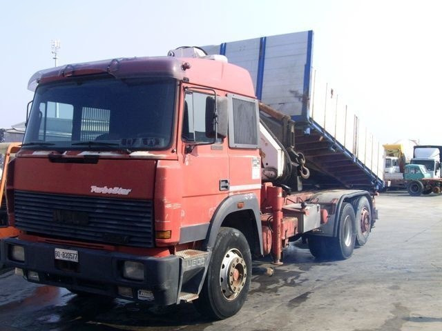 Xe ben, Xe cẩu tự hành IVECO 190.42: hình 12