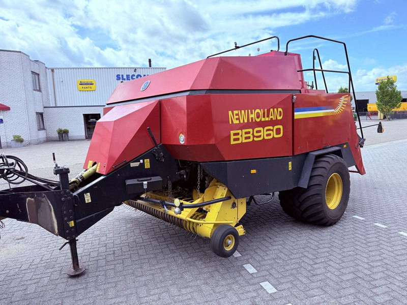 New Holland BB960S 120x90 - Máy móc nông nghiệp: hình 1 New Holland BB960S 120x90 - Máy móc nông nghiệp: hình 1