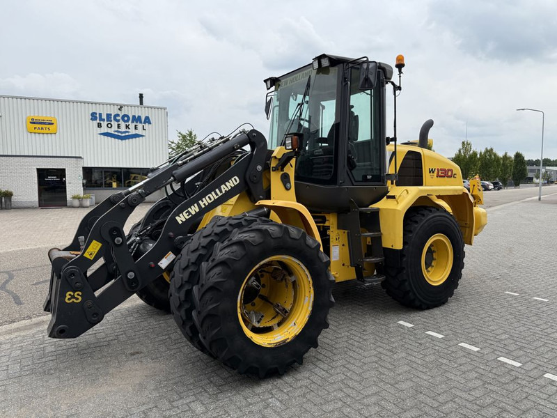 New Holland W130C Tool Carrier - Máy xúc lật bánh lốp: hình 1 New Holland W130C Tool Carrier - Máy xúc lật bánh lốp: hình 1