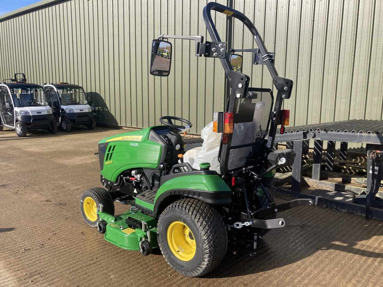 John Deere 1026R compact tractor - Máy cày mini: hình 3 John Deere 1026R compact tractor - Máy cày mini: hình 3