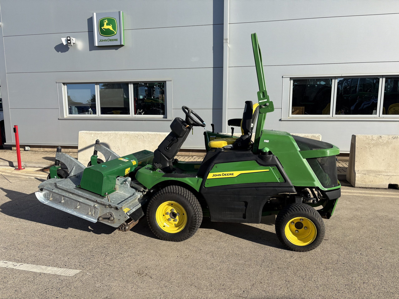 John Deere 1570 C/w Major Cyclone Mower - Máy cắt cỏ vườn: hình 1 John Deere 1570 C/w Major Cyclone Mower - Máy cắt cỏ vườn: hình 1