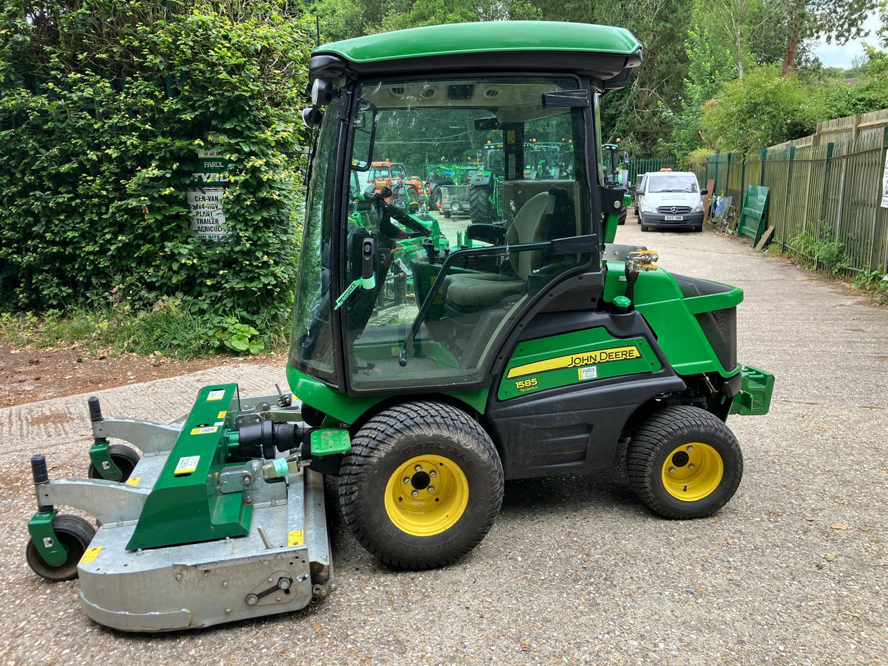 John Deere 1585 out front mower - Máy cắt cỏ vườn: hình 4 John Deere 1585 out front mower - Máy cắt cỏ vườn: hình 4