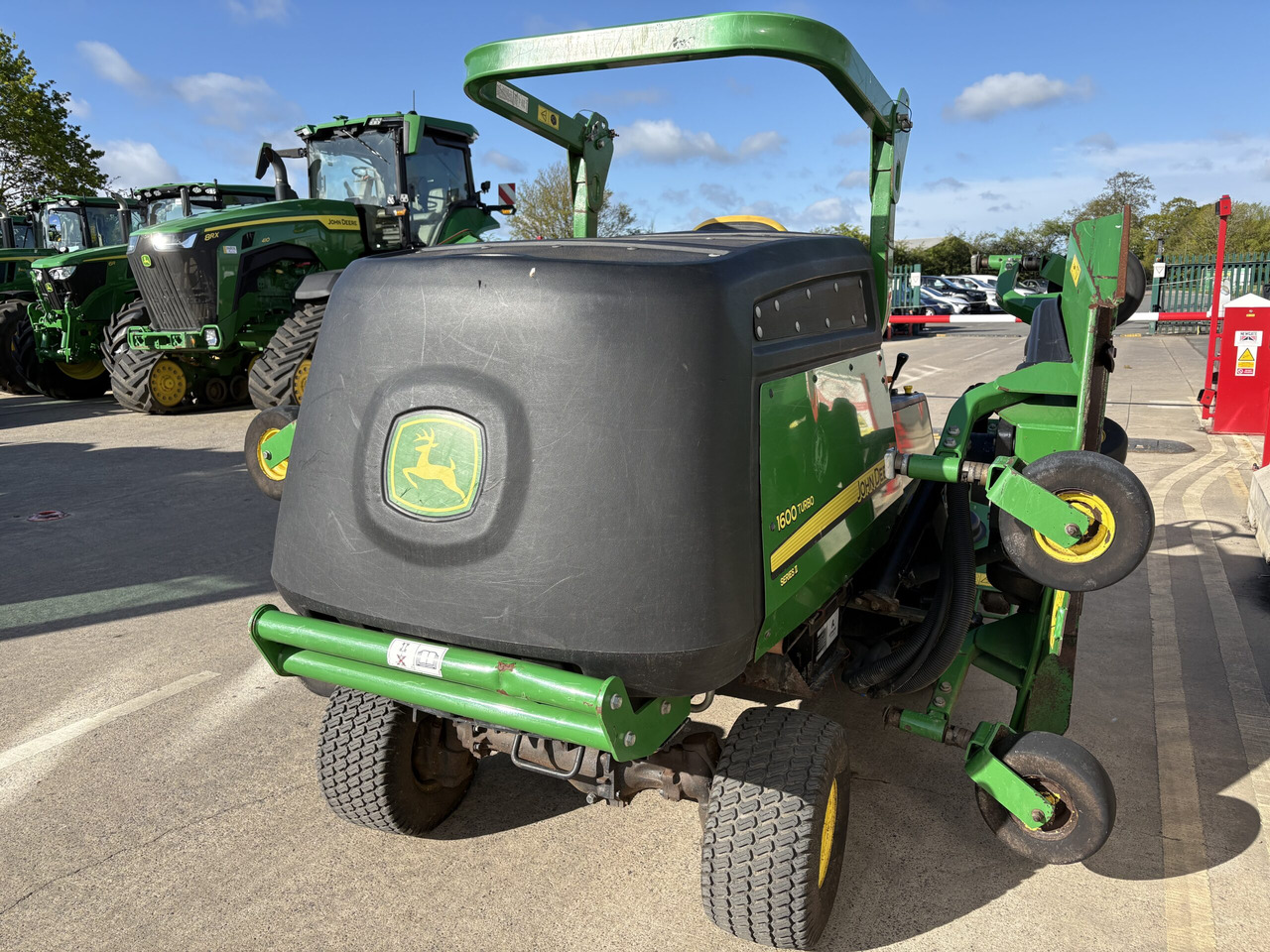 John Deere 1600T Wide Area Mower - Máy cắt cỏ vườn: hình 4 John Deere 1600T Wide Area Mower - Máy cắt cỏ vườn: hình 4