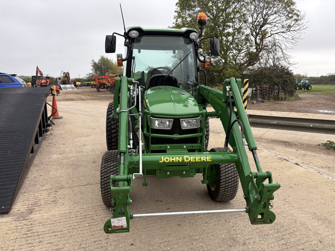 John Deere 4066 Compact Tractor with 440R loader - Máy cày mini: hình 2 John Deere 4066 Compact Tractor with 440R loader - Máy cày mini: hình 2