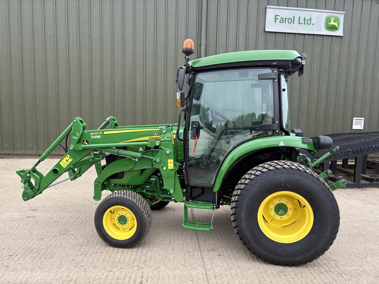 John Deere 4066 Compact Tractor with 440R loader - Máy cày mini: hình 1 John Deere 4066 Compact Tractor with 440R loader - Máy cày mini: hình 1