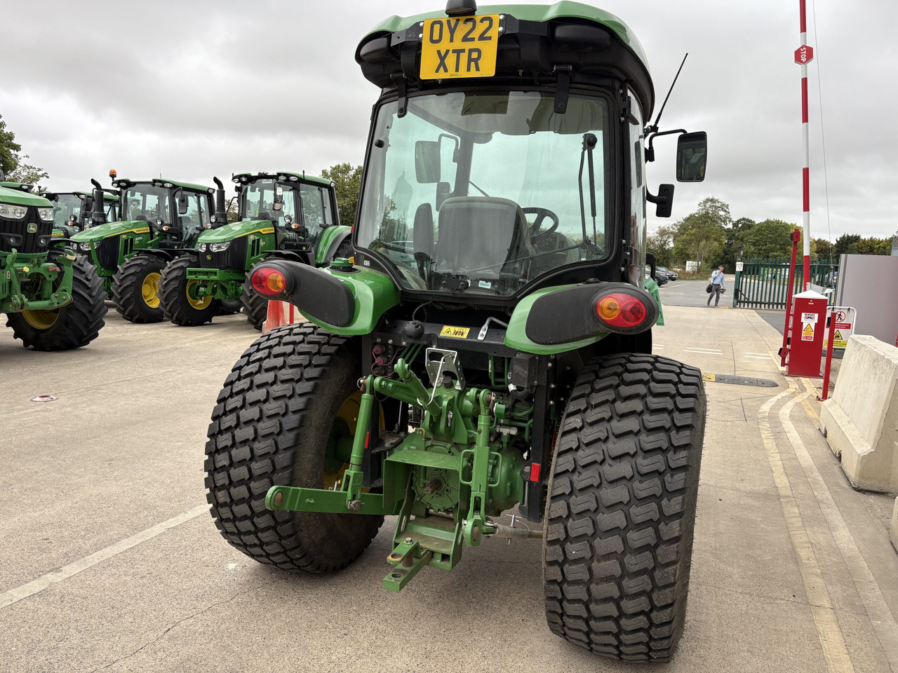 John Deere 4066R Compact Tractor - Máy cày mini: hình 4 John Deere 4066R Compact Tractor - Máy cày mini: hình 4