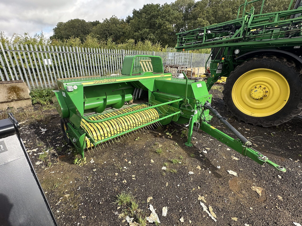 John Deere 459 baler - Máy đóng kiện vuông: hình 1 John Deere 459 baler - Máy đóng kiện vuông: hình 1