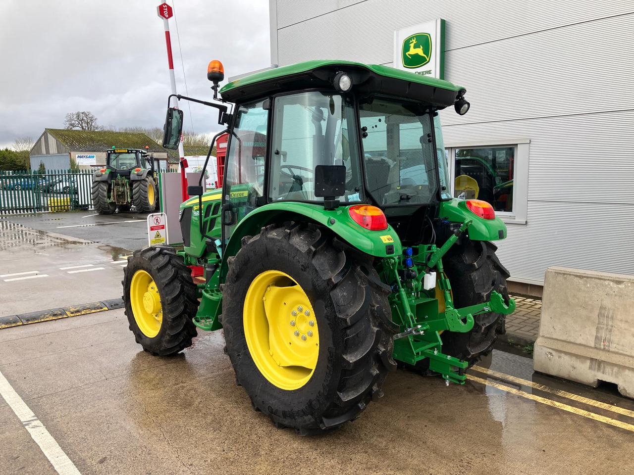 John Deere 5075E - Máy cày: hình 3 John Deere 5075E - Máy cày: hình 3