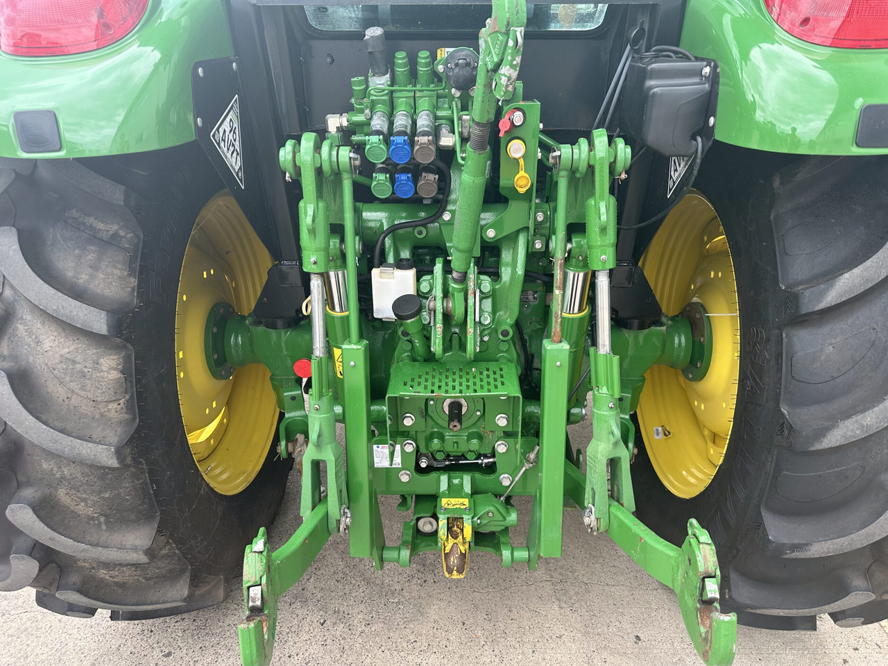 John Deere 5090M - Máy cày: hình 5 John Deere 5090M - Máy cày: hình 5