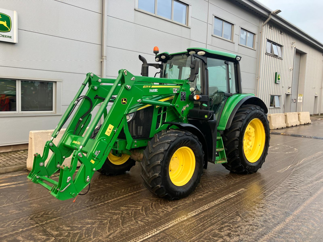 John Deere 6120M - Máy cày: hình 2 John Deere 6120M - Máy cày: hình 2