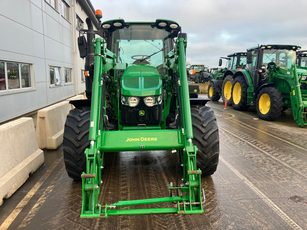 John Deere 6120M - Máy cày: hình 3 John Deere 6120M - Máy cày: hình 3