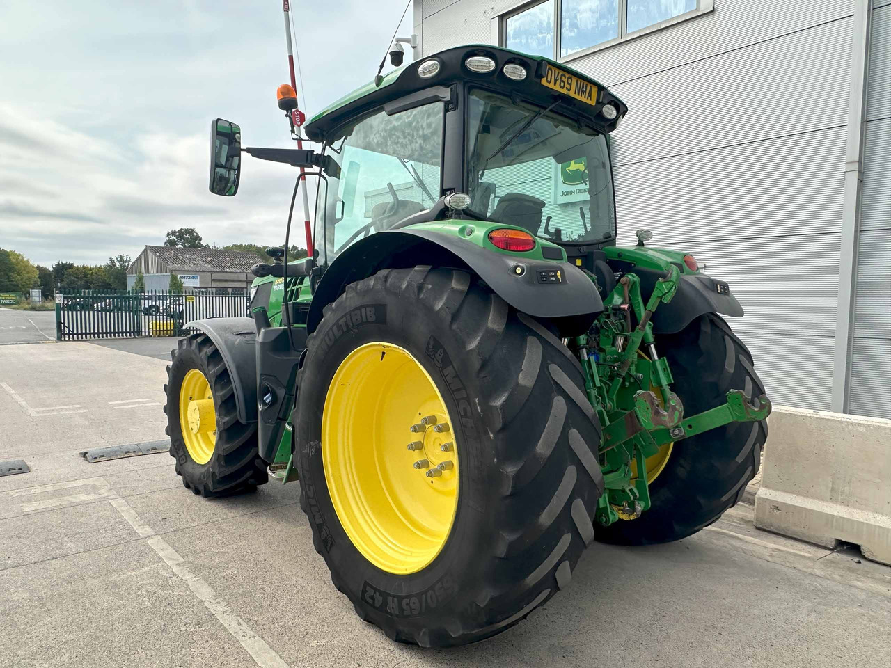 John Deere 6155R - Máy cày: hình 3 John Deere 6155R - Máy cày: hình 3