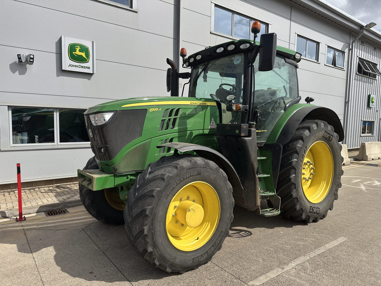 John Deere 6195R - Máy cày: hình 1 John Deere 6195R - Máy cày: hình 1
