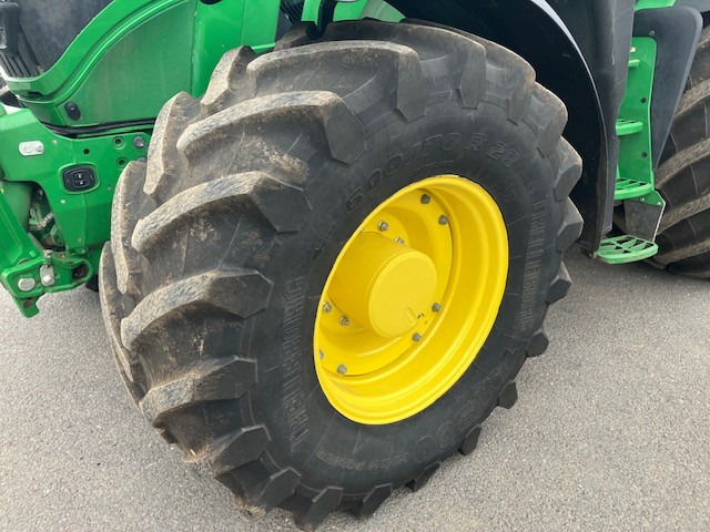 John Deere 6R 195 - Máy cày: hình 2 John Deere 6R 195 - Máy cày: hình 2