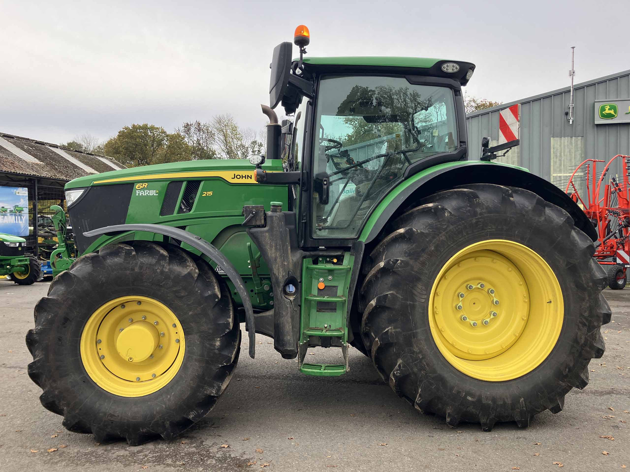 John Deere 6R 215 - Máy cày: hình 2 John Deere 6R 215 - Máy cày: hình 2