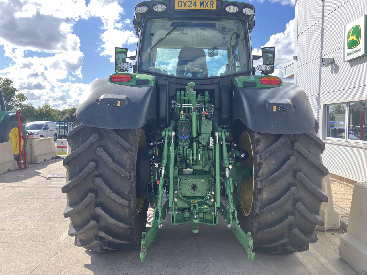 John Deere 6R 215 - Máy cày: hình 4 John Deere 6R 215 - Máy cày: hình 4