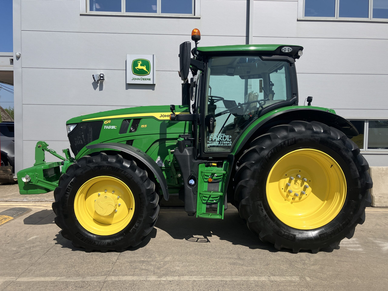 John Deere 6R155 - Máy cày: hình 2 John Deere 6R155 - Máy cày: hình 2